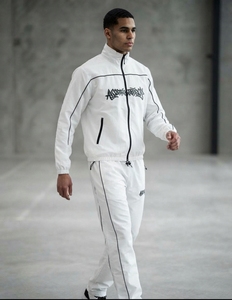 Ensemble de survêtement unisexe imperméable coupe-vent d'hiver style streetwear, veste zippée en nylon blanc et pantalon léger avec poches latérales - Product Image 5