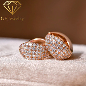 Boucles d'oreilles créoles larges bombées en or jaune 14 carats avec diamants de laboratoire pavés, bijoux raffinés pour femme - Product Image 2
