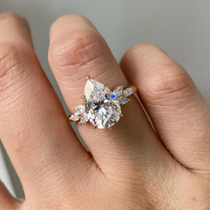 Anillo de compromiso con diamante de 3 quilates, corte pera, cultivado en laboratorio, oro de 14k, elegante, brillante, atemporal, joyería nupcial, regalo para ella. - Product Image 1