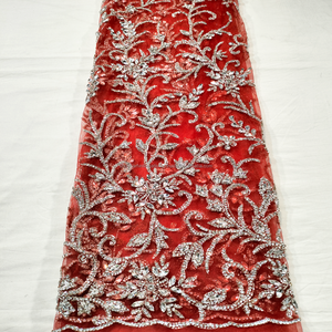 Colección Empress, Tela de Vestido Ligera Hecha a Mano con Diseño Floral, 100% Poliéster, Encaje Negro Premium con Pedrería y Trabajo Elaborado - Product Image 2