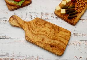 Planche à découper en bois de cerisier naturel de qualité supérieure avec poignée, idéale pour la présentation en cuisine – Pièce d'usine - Product Image 4