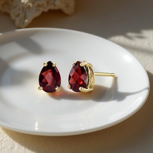 Boucles d'oreilles clous délicates en grenat taille poire, argent sterling 925 plaqué or 14 carats, bijou pierre de naissance de janvier, cadeau - Product Image 2