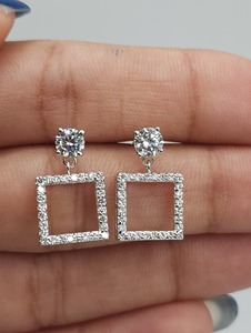 Pendientes de Diamante Cultivado en Laboratorio de 0.80 Ct con Engaste de Garras en Oro Sólido de 14K, Diseño Elegante y Minimalista para Mujeres y Ocasiones Festivas - Product Image 3