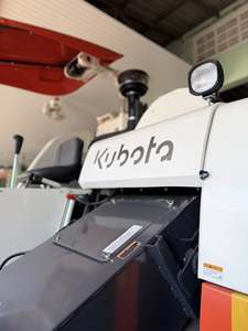 Cosechadora de Arroz y Maíz KUBOTA DC70 PRO de 70HP con Motor Diésel, Máquina Agrícola de Alta Eficiencia con Caja de Cambios Resistente - Product Image 2