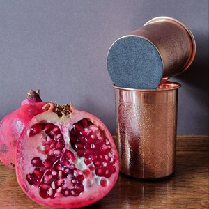 Verres en cuivre gravés au design traditionnel, idéaux pour servir les invités lors d'occasions spéciales, vaisselle en cuivre pur et utilisation à la table. - Product Image 1