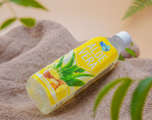 Bebida de Moda, Botella de 500 ml, Sabor a Fresa y Aloe Vera, Jugo de Fruta de Aloe Vera Original de NPV, Vietnam - Product Image 5