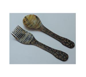 Ensemble de 2 cuillères à salade en corne, design original, fabriquées à la main à partir de corne de buffle naturelle, à prix raisonnable. - Product Image 5