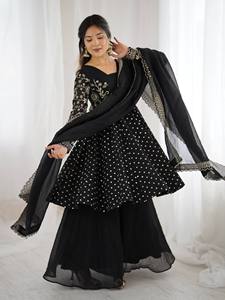 Ensemble Kurta Palazzo de Luxe en Soie Brodé avec Dupatta à Paillettes et Grand Volant, Grande Taille, Tenue Ethnique Festive pour Fêtes - Product Image 1