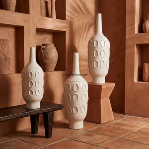 Vase de sol Motivo Largo L blanc mat en terre cuite gaufrée, pot en terre cuite artisanal, urne décorative en céramique, vente en gros - Product Image 4