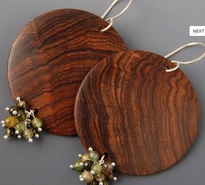Pendientes colgantes de madera redondos, artísticos y ligeros para uso casual y diario, joyería festiva hecha a mano para mujer - Product Image 1