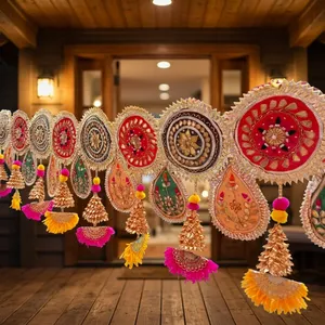 พวงประดับตกแต่งแบบอินเดียดั้งเดิม พร้อมลวดลายปักวงกลมสีสันสดใส พู่ห้อยสีทอง และรายละเอียดการตกแต่งแบบแขวนสำหรับเทศกาลต่างๆ - Product Image 2