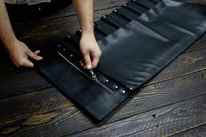 Sac de Chef Professionnel en Cuir Anti-Odeur Robuste et Confortable avec Boucle en Laiton et Sangle de Poignée pour Couteaux et Ustensiles de Cuisine LSKR-0086 - Product Image 6