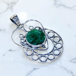 Pendentif émeraude en argent sterling 925, pendentifs faits à la main et prix de gros, sertissage en argent, coupe ronde, style bohème. - Product Image 1