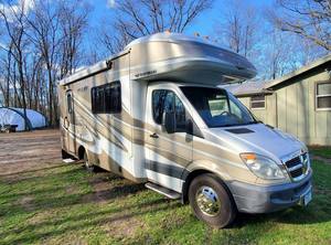 High-End RV Motorhome Luxury Camper Vehicle Diesel Engine <b>Smart</b> Control System Solar Panel Equipped Mobile Home for Long Travel - Product Image 5