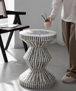 Table d'appoint moderne avec incrustation MOP et design en coquillages Capiz, mobilier contemporain pour salon, accent décoratif en résine fait main - Product Image 3