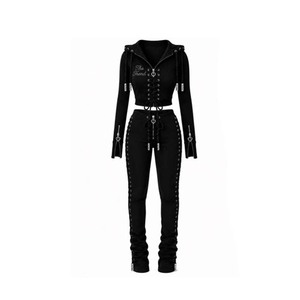 Conjunto de Sudadera con Capucha Negra para Mujer con Estampado de Corazón con Pedrería y Detalle de Cordones, Conjunto de Punto de Invierno para Hombre - Product Image 5