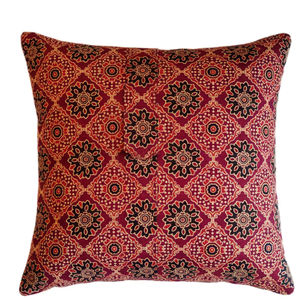 Funda de Almohada Hecha a Mano en India con Nuevo Diseño Floral en Color Verde, Funda de Cojín de Algodón con Estampado a Mano para Sofá, Cama o Decoración - Product Image 1