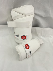 Mannusports Sniper Thai Guard: Protectores Tailandeses Personalizados de Fábrica para Jugadores de Cricket, Precios Competitivos en Equipamiento de Protección - Product Image 3