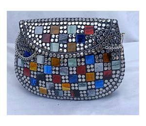 Nouvelles sacoches en métal avec perles en laiton et résine pour femmes, idéales pour les soirées, modèle GC-BG-333, disponibles au meilleur prix auprès d'un exportateur indien. - Product Image 1