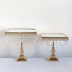 Support à gâteau élégant sur piédestal avec un design moderne, en aluminium/bois, écologique, réutilisable, passe au lave-vaisselle, pour gâteaux de mariage - Product Image 3