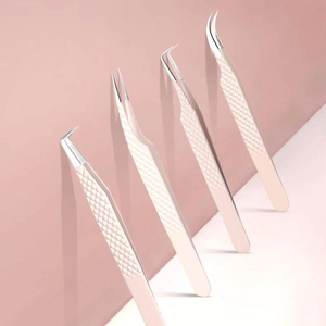 Pinzas Profesionales de 90 Grados con Diseño de Mariposa Roja, de Acero Inoxidable, Punta Lisa, Duraderas, para Extensión de Pestañas y Cuidado de las Manos - Product Image 1
