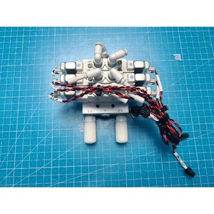 Vanne solénoïde 5 ports SMC SY5220-5LZ-01, utilisée comme pièce détachée pour équipement semi-conducteur Legacy - Product Image 4