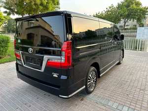 MINT PREMIUM 2021 Toyota Granvia 3.5 litres V6 (Édition VIP) - Product Image 2