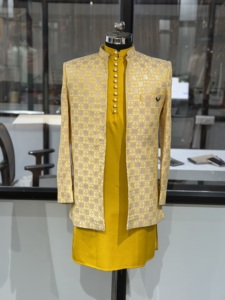 Sherwani Amarillo para Hombre con Chaqueta Bordada, Atuendo Tradicional Indio para Bodas, Corte Regular, Conjunto de Kurta de Algodón - Product Image 1