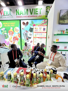 Pour VINUT 100% Jus de carotte et d'orange 1000ml Bouteille de haute qualité 33.8 FlOz sans sucres ajoutés ni conservateurs - Product Image 2