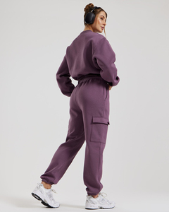Conjunto de Sudadera Oversize Morada de Forro Polar para Mujer con Cuello Redondo, Hombros Caídos y Bolsillos Cargo, y Joggers de Color Liso para Otoño - Product Image 5