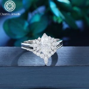 Anillo de Compromiso con Moissanita Corte Cojín y Diseño Floral, Plata 925, Engaste de Garras, Clásico, Certificado IGI, Romántico para Mujer - Product Image 1