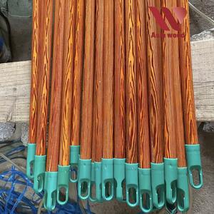 DISEÑO DE MADERA DE GRANO MANGO DE ESCOBA DE MADERA DE PVC RECUBIERTO PRECIO BAJO LISTO PARA CARGAR A GRANEL DE FÁBRICA DE VIETNAM - Product Image 1