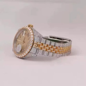 Reloj de lujo unisex de acero inoxidable con diamantes, analógico, con números romanos, caja redonda de 44 mm, cierre desplegable, movimiento de cuarzo. - Product Image 3