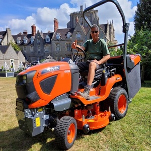 Tractor cortacésped Kubota G231 HD diseñado para brindar comodidad y potencia, ideal para áreas de jardín grandes. - Product Image 3
