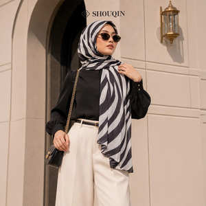 Shouqin Pashmina Ceruty à imprimé animal, Hijab pour adulte, Foulard de mariage élégant et sans effort, Infroissable, Couvre-chef pour femmes musulmanes, Vente en gros - Product Image 6