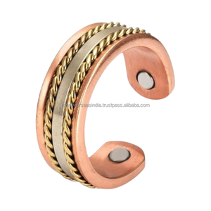 Anillo Magnético de Cobre Hecho a Mano con Detalle de Borde de Cuerda Ajustable, Accesorio de Moda Premium para Mujeres y Hombres - Product Image 2