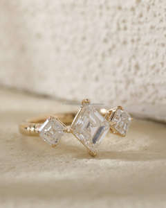 Anillo de Compromiso/Boda de Diamantes Amarillos en Oro de 14K, Estilo Vintage para Mujer, Corte Ovalado, Diamante Cultivado en Laboratorio, Clásico, Certificado IGI - Product Image 2