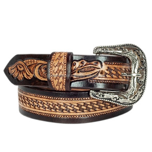 Ceinture en cuir western unisexe, faite sur mesure, à deux tons, avec un motif tressé et floral gravé à la main, et boucle en argent. - Product Image 3