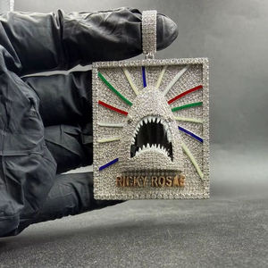 Pendentif Requin Ricky Rosae Iced Out en Argent 925 avec Zircons Cubiques et Strass, Breloque Hip Hop à Thème Animal, Bijou Unisexe - Product Image 2