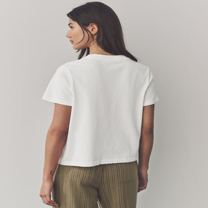 Camiseta de Punto Bordada de Manga Corta y Cuello Redondo para Mujer, Blanca, Informal, para Primavera y Verano, Corte Regular, 100% Algodón - Product Image 4