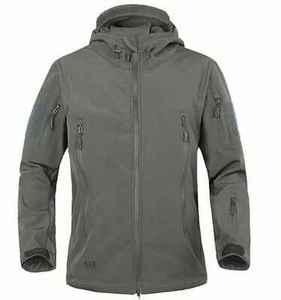เสื้อแจ็คเก็ตกันลมแบบนุ่มสำหรับผู้ชาย รุ่น Black Winter Arrival สีดำ น้ำหนักเบา ออกแบบโลโก้ได้ตามต้องการ เสื้อผ้ากันลมแบบสั่งทำพิเศษ - Product Image 1