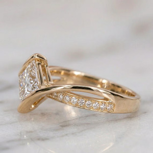 Anillo de compromiso OM GEMS con diamantes de corte princesa, oro amarillo de 10 quilates, 1 quilate, diamantes cuadrados cultivados en laboratorio, para mujer - Product Image 2