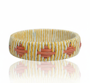 Bracelet tissé Verdan artisanal : Tissage de fils naturels colorés avec élégants accents de corail pour un style tribal - Product Image 4