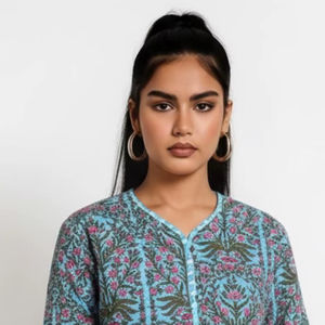 Veste courte matelassée réversible bleue à motifs floraux, faite à la main, 100 % coton respirant et écologique, collection hiver 2026, best-seller - Product Image 1