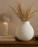 Vase à fleurs en métal couleur crème pour la décoration de la maison, décoration de table, pot plus durable et fiable pour une utilisation durable, disponible à un prix inférieur