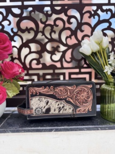 Fashionable Hot Selling Hand Tooled Cowhide Leather Travel Organizer Large Capacity Zipper Hanging Cosmetic <b>Makeup</b> Bag for Women - Product Image 4