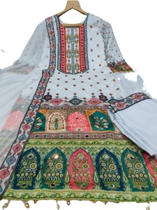 Conjunto de Traje de Seda Bordado de 3 Piezas para Mujer, Estilo Bohemio, Cuello Redondo, Salwar Kameez con Bordado a Mano y Trabajo de Espejos - Product Image 5