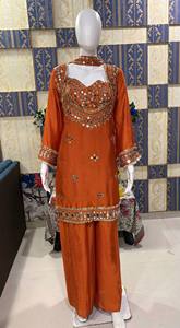 Ensemble Kurti et pantalon brodé élégant avec dupatta – Tenue de soirée ethnique de créateur avec travail miroir pour femme - Product Image 2