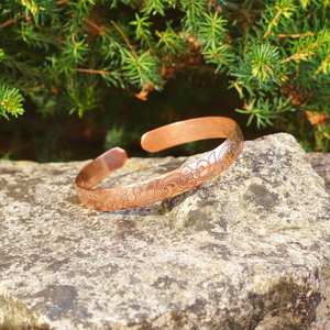 กำไลทองแดงแท้สไตล์โบโฮชิค งานแฮนด์เมด เครื่องประดับบำบัดรักษาตามธรรมชาติ ผลิตในเนปาล - Product Image 1