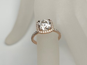 Anillo de compromiso con halo de diamantes de corte cojín de 2 quilates, de aspecto único y premium, en oro macizo de 18 quilates, estilo clásico para mujer. - Product Image 2